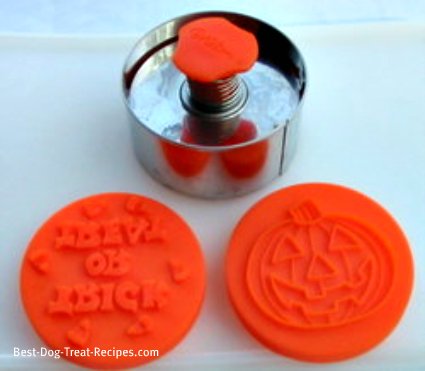 Wilton Halloween push n press cookie cutter