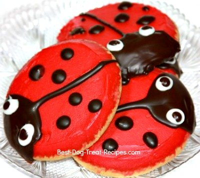 Dog treat icing mix on cookies to make lady bugs